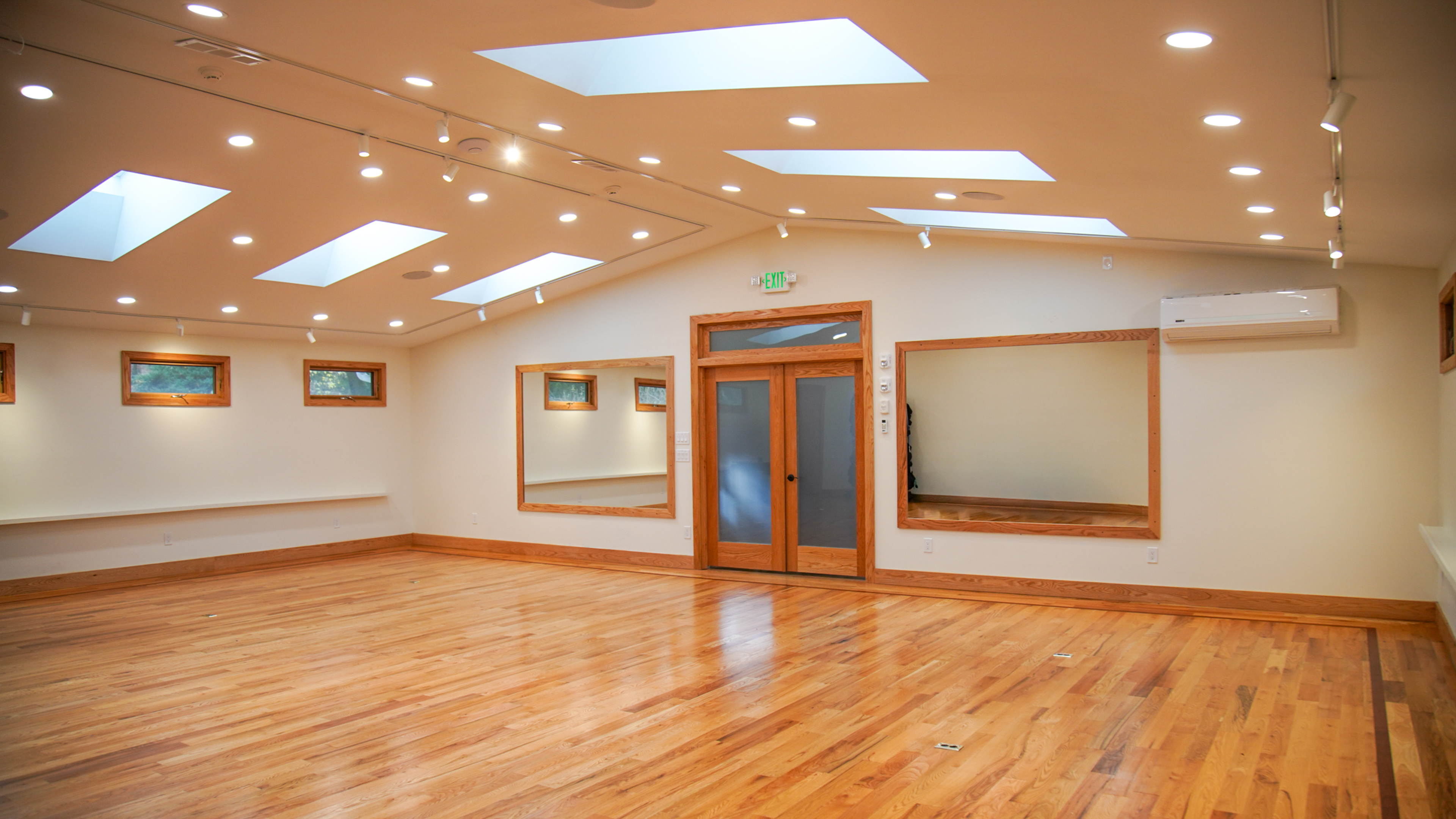 73d9d9684d11ae3a58bf30df97eaa54d-Classroom%20Empty-2-2.jpg